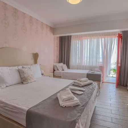 Cunda House Kuecuek Hotel