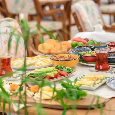 Cunda House Kuecuek Hotel