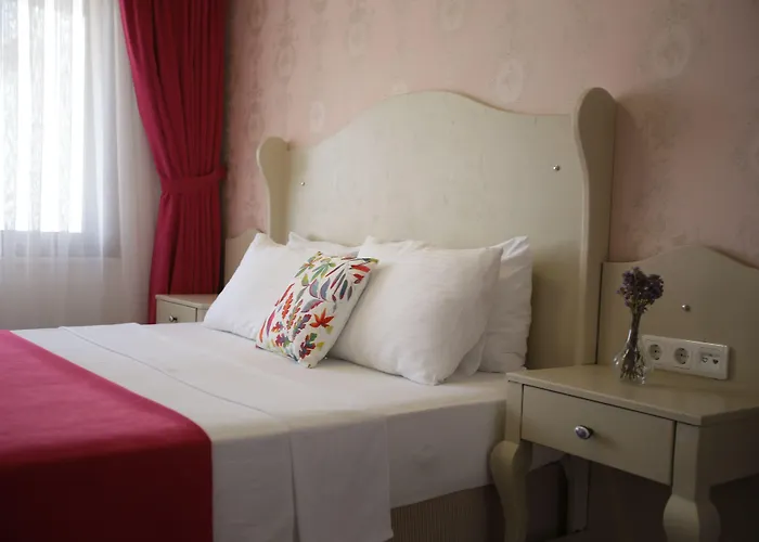 Cunda House Kuecuek Hotel