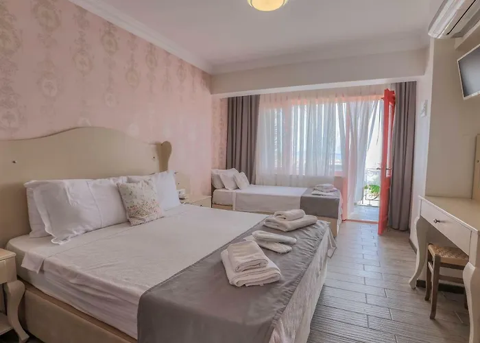 Cunda House Kuecuek Hotel